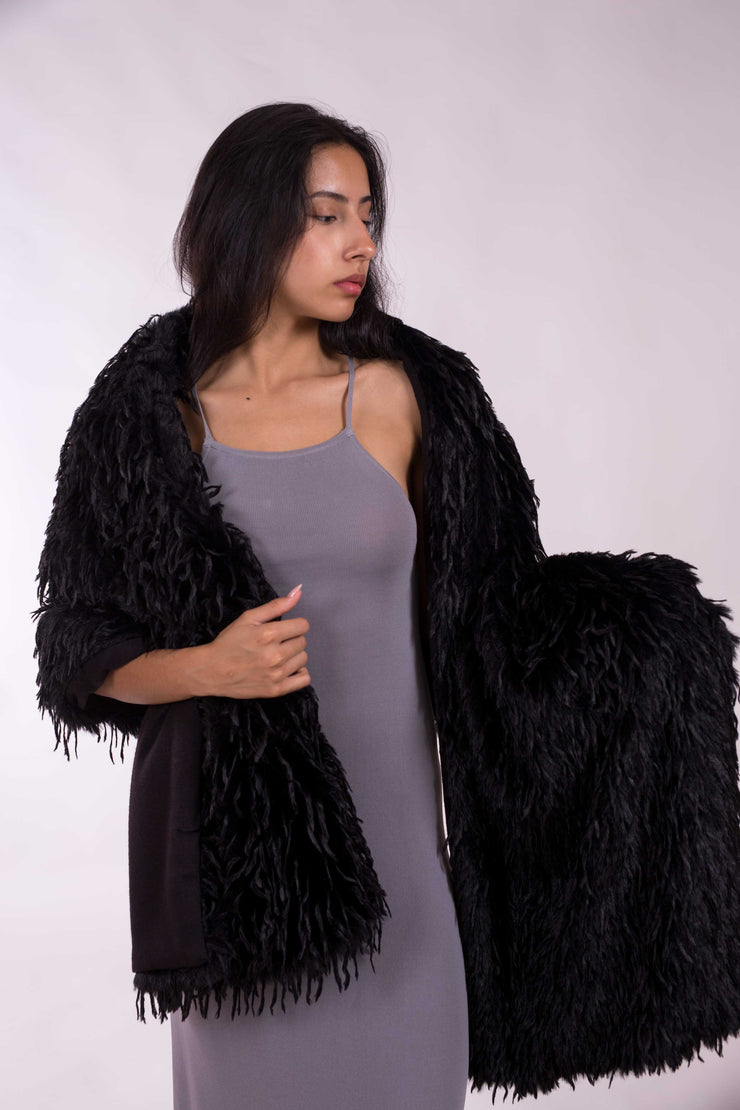 Chal de fiesta Tíboli ,elegante en piel sintética beige o negro – Estilo cálido y sofisticado para bodas y eventos