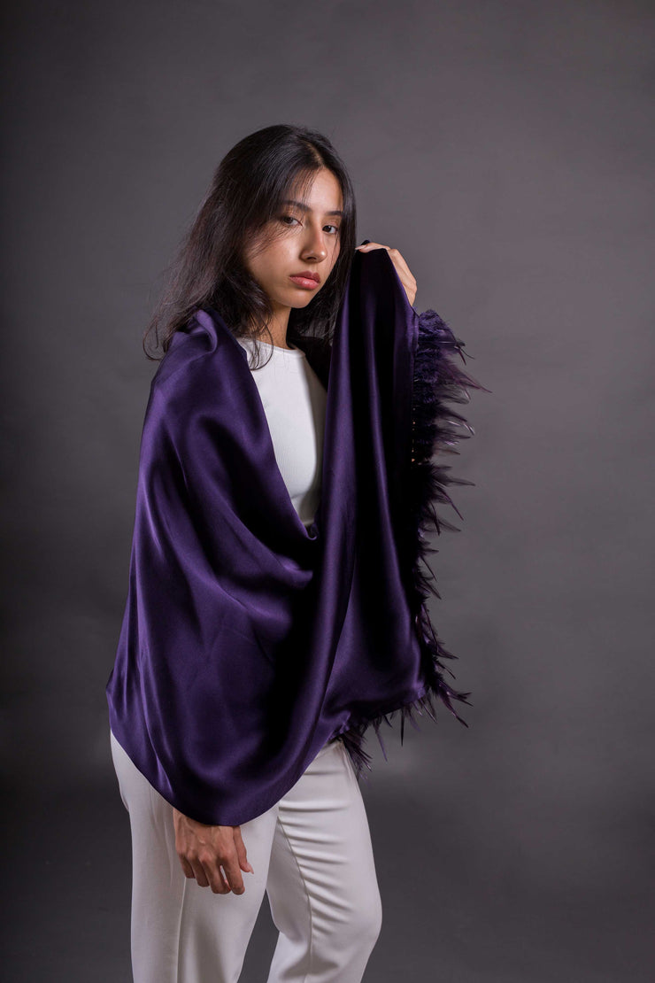 Chal de Seda y Lana con Plumas – Elegancia para Bodas y Eventos