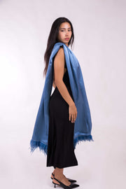 Chal de Seda y Lana con Plumas – Elegancia para Bodas y Eventos