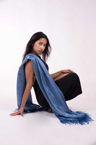 Chal de Seda y Lana con Plumas – Elegancia para Bodas y Eventos