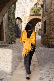 Chal de Seda y Lana con Plumas – Elegancia para Bodas y Eventos