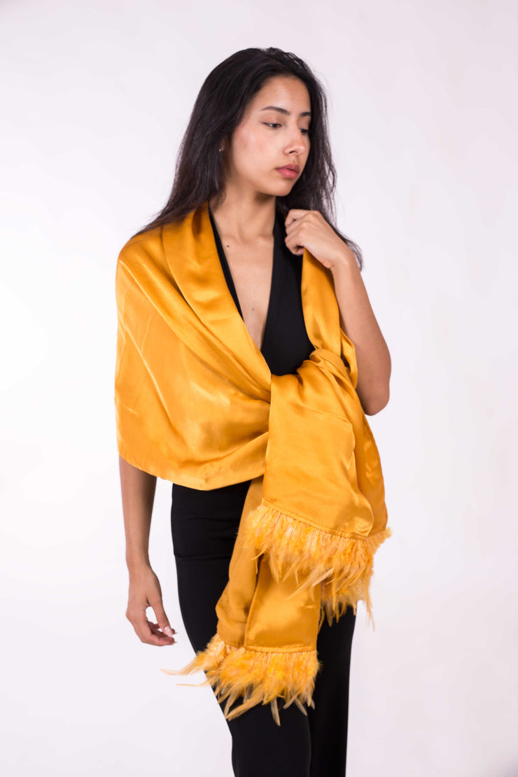 Chal de Seda y Lana con Plumas – Elegancia para Bodas y Eventos