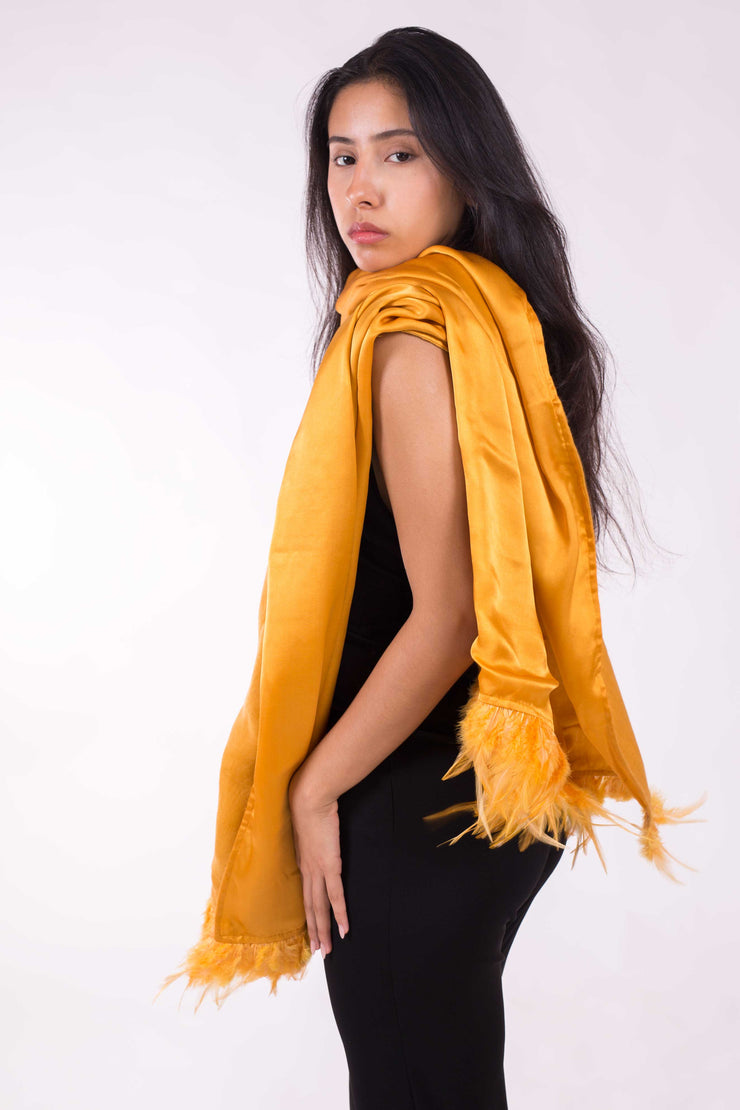 Chal de Seda y Lana con Plumas – Elegancia para Bodas y Eventos