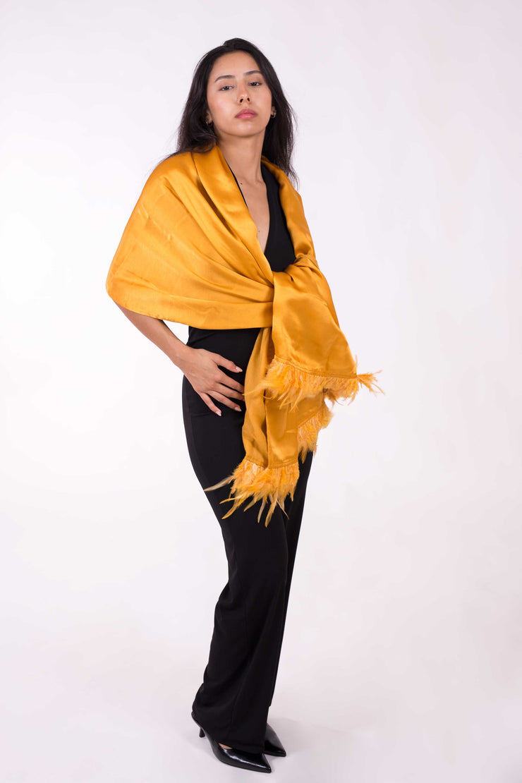Chal de Seda y Lana con Plumas – Elegancia para Bodas y Eventos