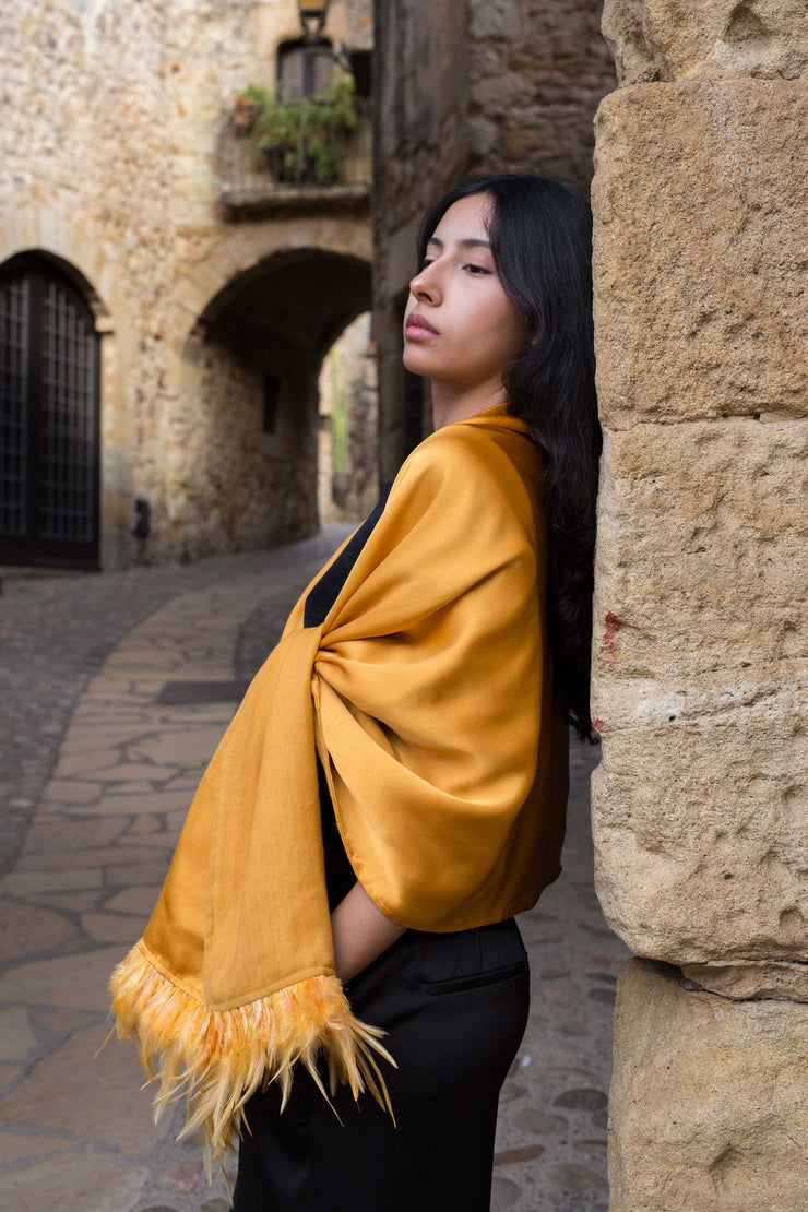 Chal de Seda y Lana con Plumas – Elegancia para Bodas y Eventos