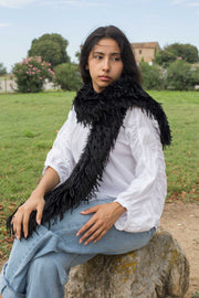 Bufanda Tíboli de pelo sintético en beige o negro – Estilo cálido y original para invierno