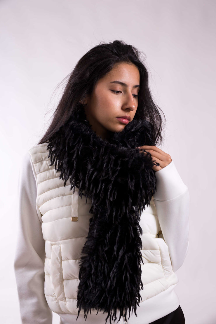 Bufanda Tíboli de pelo sintético en beige o negro – Estilo cálido y original para invierno