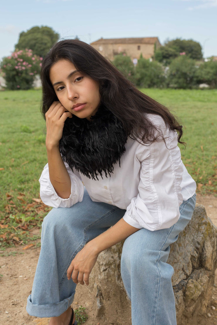 Bufanda Tíboli de pelo sintético en beige o negro – Estilo cálido y original para invierno