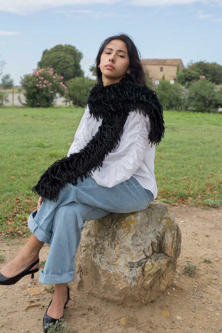 Bufanda Tíboli de pelo sintético en beige o negro – Estilo cálido y original para invierno