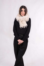 Bufanda Tíboli de pelo sintético en beige o negro – Estilo cálido y original para invierno