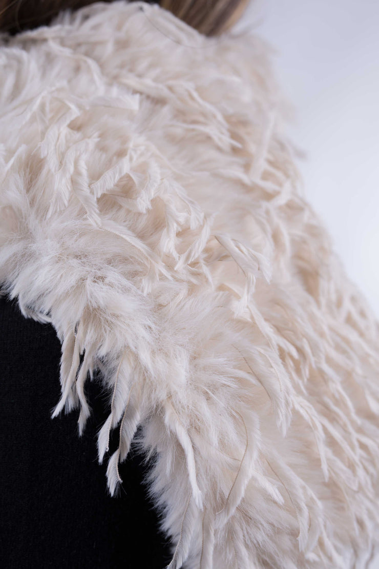 Bufanda Tíboli de pelo sintético en beige o negro – Estilo cálido y original para invierno