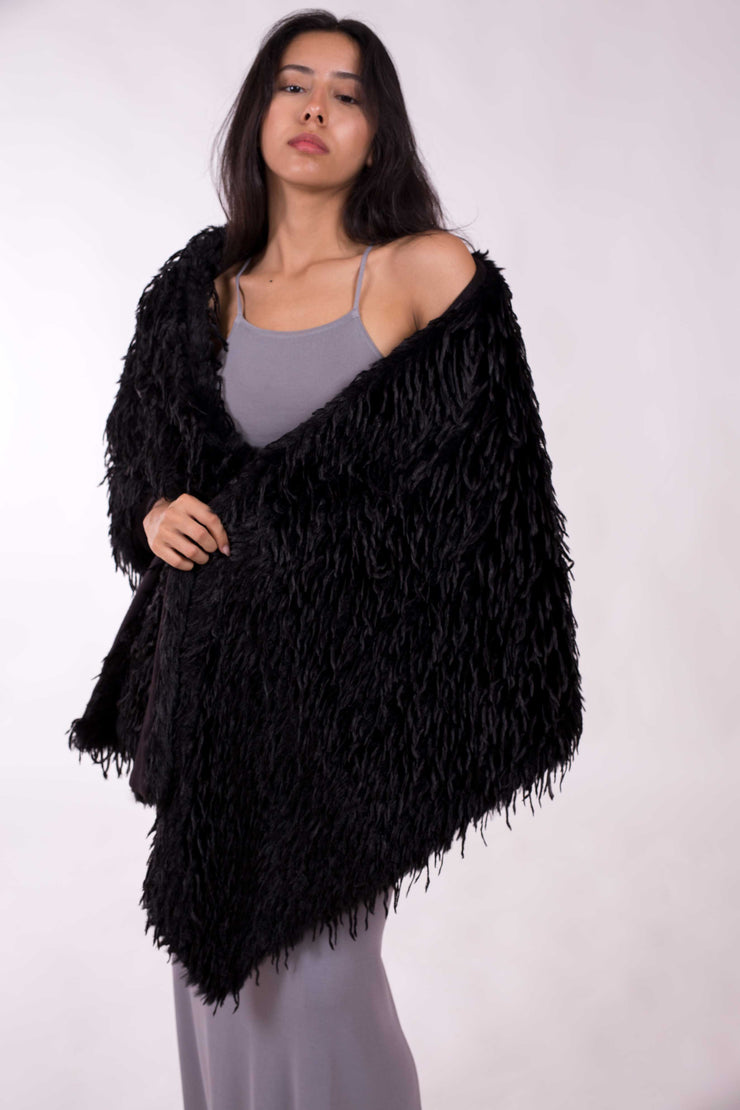 Chal de fiesta Tíboli ,elegante en piel sintética beige o negro – Estilo cálido y sofisticado para bodas y eventos