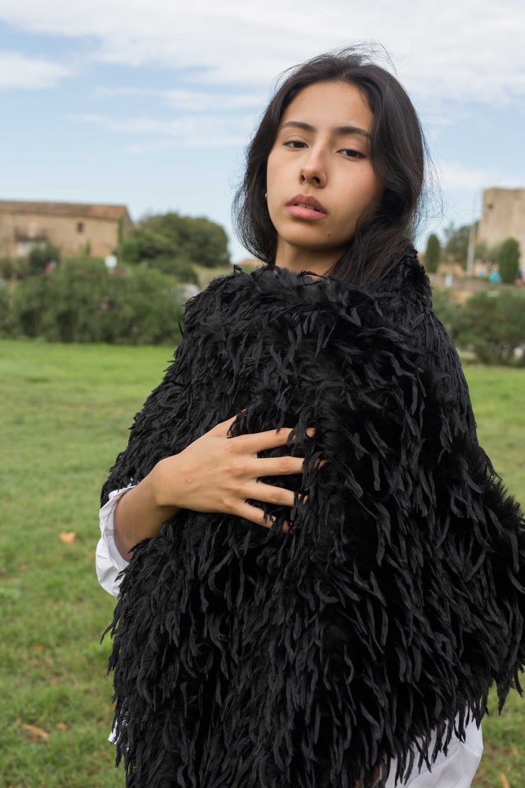 Chal de fiesta Tíboli ,elegante en piel sintética beige o negro – Estilo cálido y sofisticado para bodas y eventos