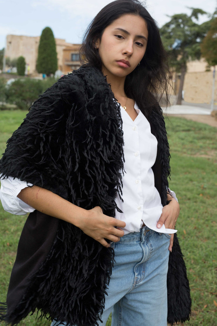 Chal de fiesta Tíboli ,elegante en piel sintética beige o negro – Estilo cálido y sofisticado para bodas y eventos