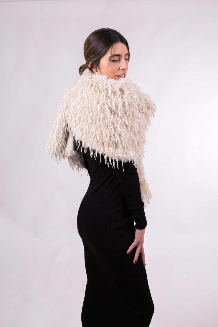 Chal de fiesta Tíboli ,elegante en piel sintética beige o negro – Estilo cálido y sofisticado para bodas y eventos